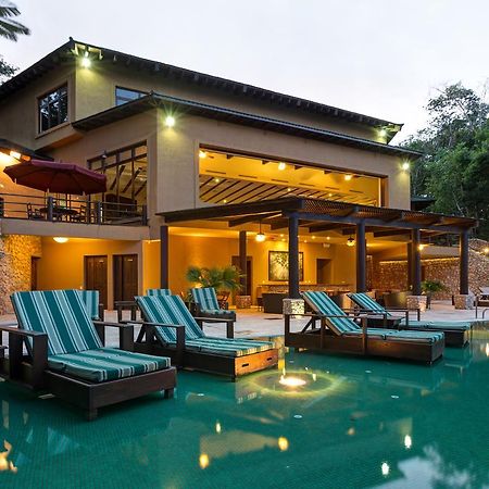 Las Lagunas Boutique Hotel Flores Exteriör bild