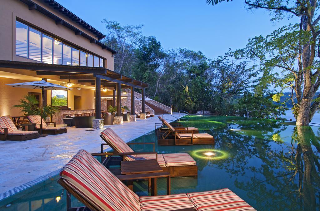 Las Lagunas Boutique Hotel Flores Exteriör bild