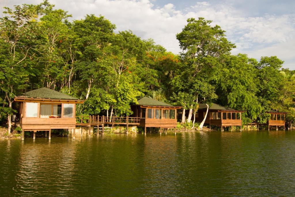 Las Lagunas Boutique Hotel Flores Exteriör bild