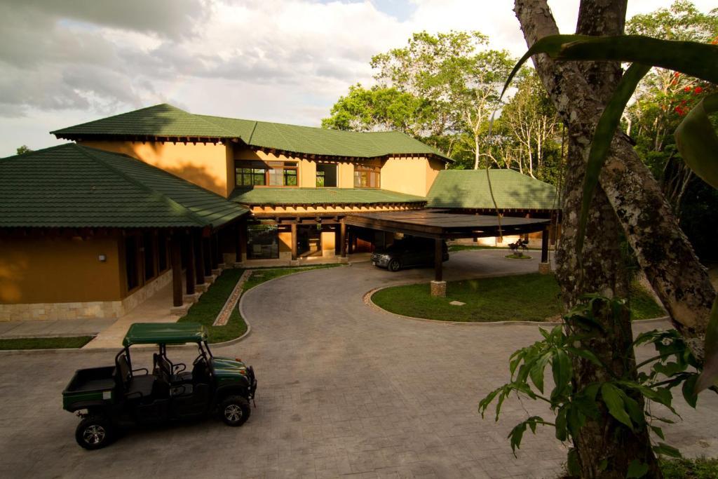 Las Lagunas Boutique Hotel Flores Exteriör bild