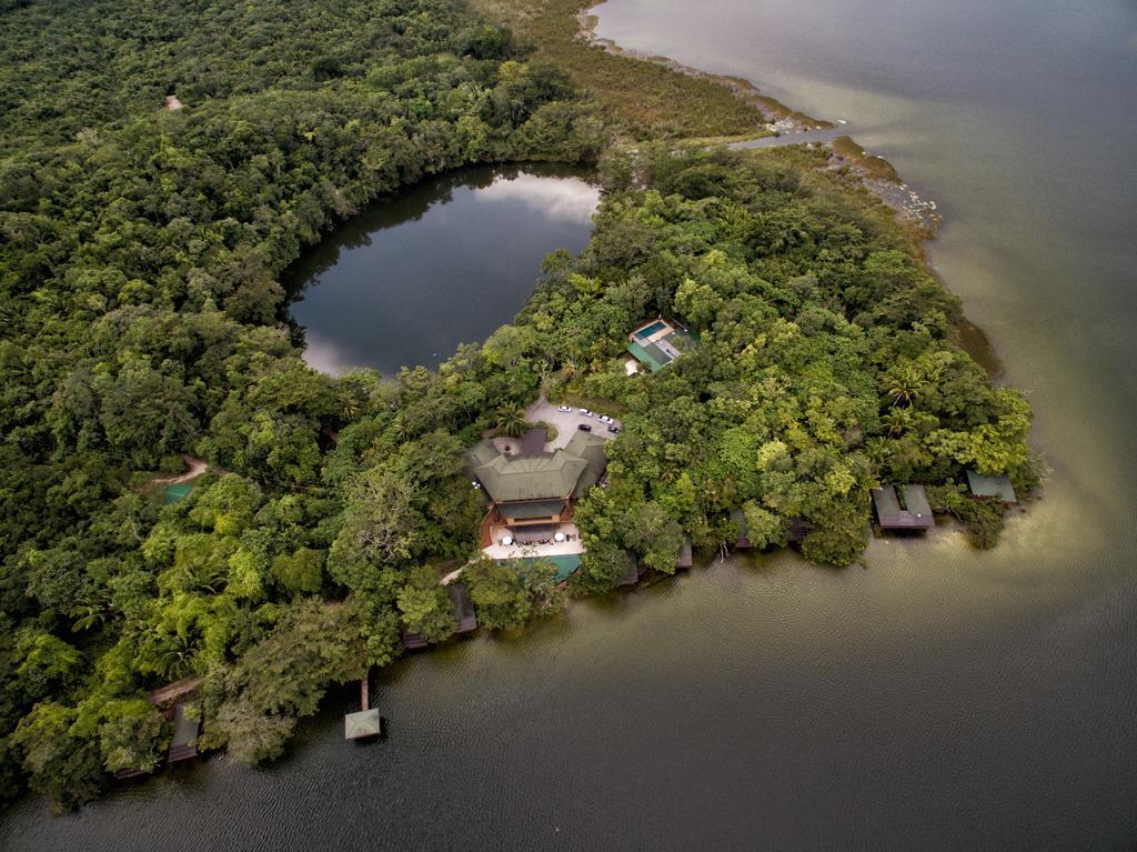 Las Lagunas Boutique Hotel Flores Exteriör bild