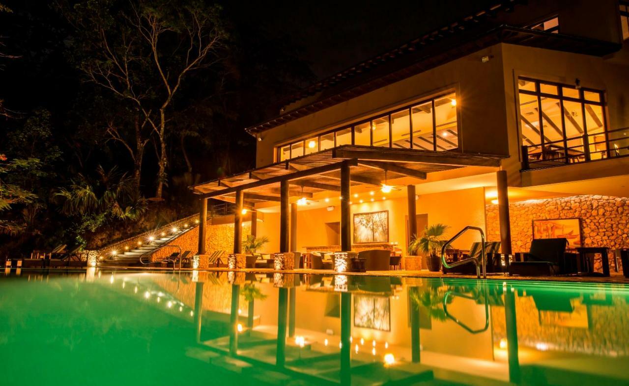 Las Lagunas Boutique Hotel Flores Exteriör bild
