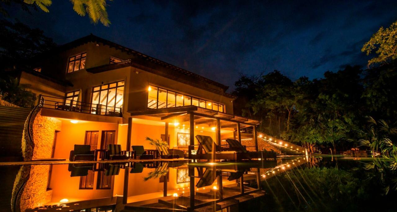 Las Lagunas Boutique Hotel Flores Exteriör bild